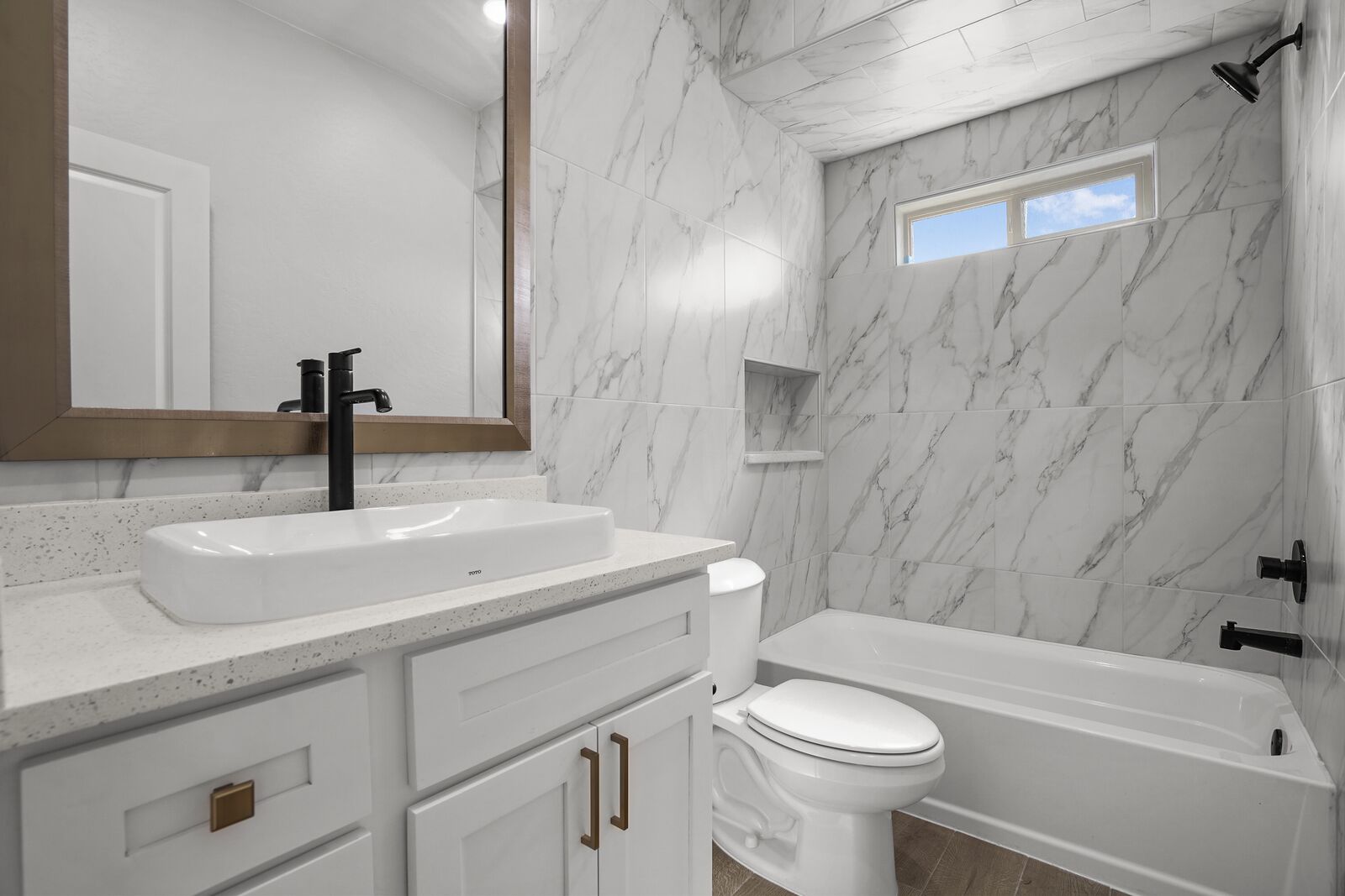 Secondary Bath &mdash; Diamond Homes