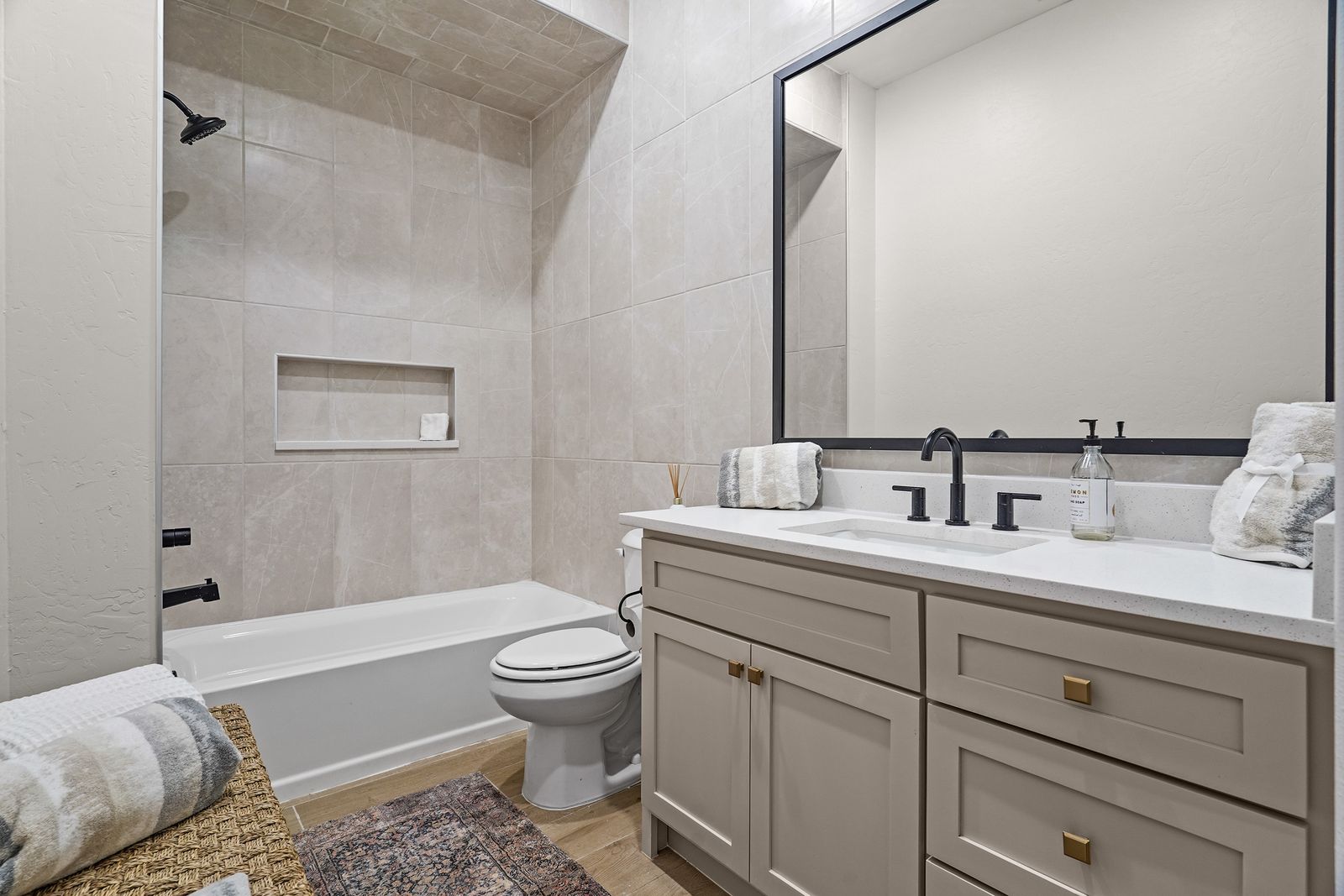 Secondary Bath &mdash; Diamond Homes