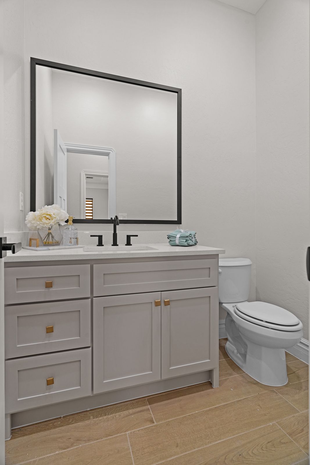 Secondary Bath &mdash; Diamond Homes