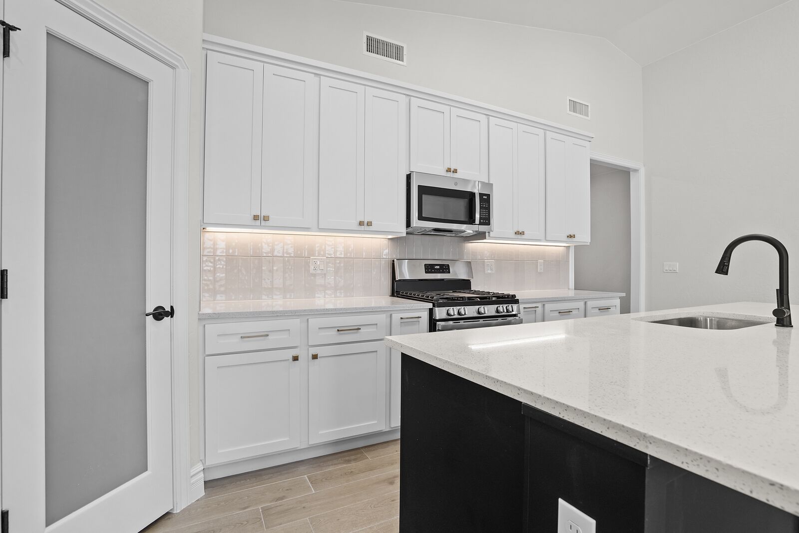 Kitchen &mdash; Diamond Homes