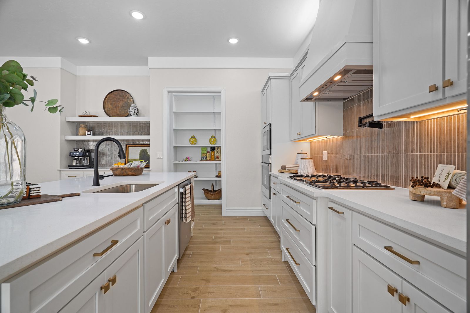 Kitchen &mdash; Diamond Homes