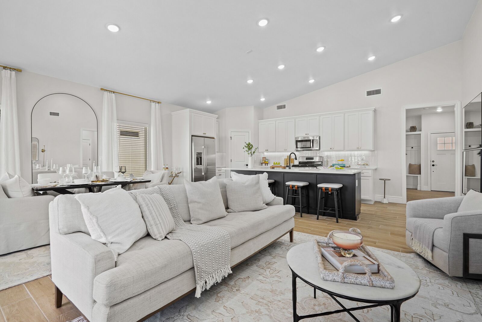 Living &mdash; Diamond Homes