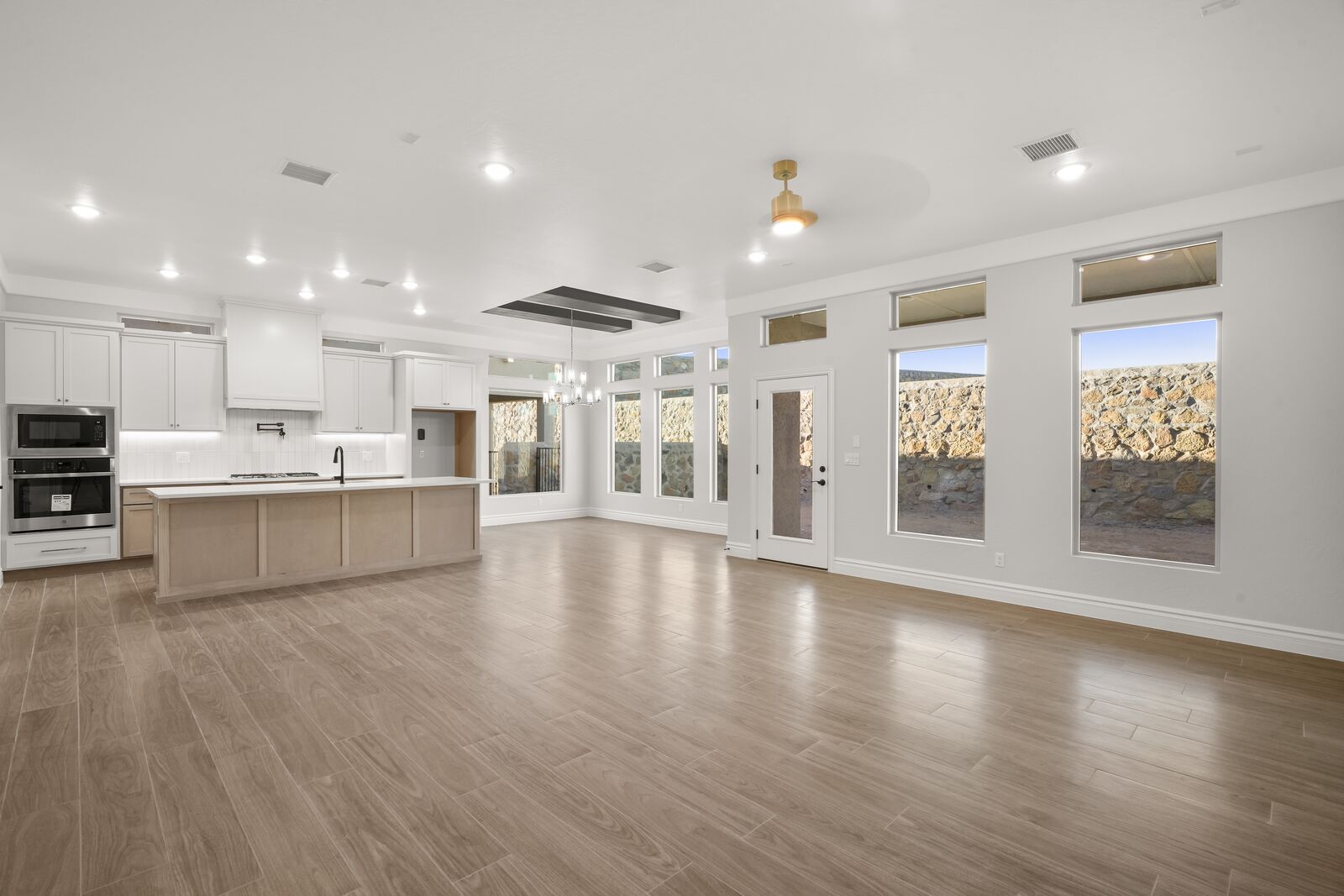 Living &mdash; Diamond Homes